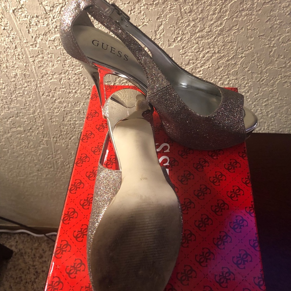 Guess Pumps - Picture 4 of 5